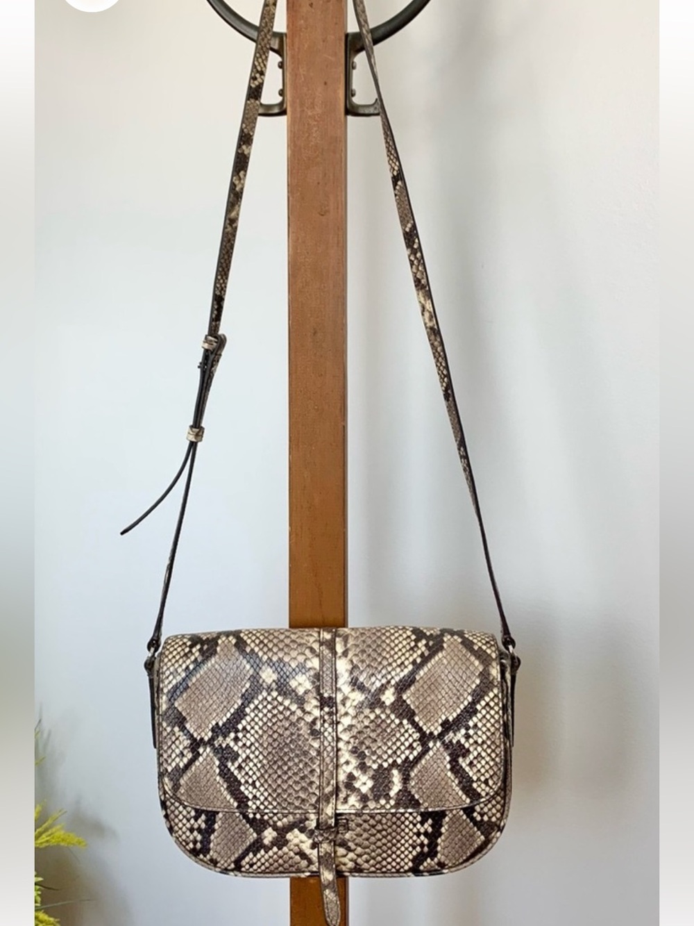 Lk New Banana Republic Snake Print Leather Crossbody purse - Picture 4 of 15